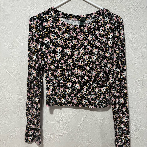 wild fable Tops - Wild Fable Black Floral Long Sleeve Cropped Top Size Medium